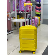 Чемодан 20 дюймов Bronta желтый с расширением из полипропилена (ручная кладь)