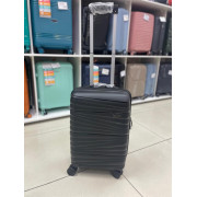 Чемодан 20 дюймов Deris черный из полипропилена (ручная кладь)