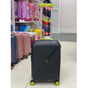 Чемодан 20 дюймов Kornet черный с расширением из полипропилена (ручная кладь)