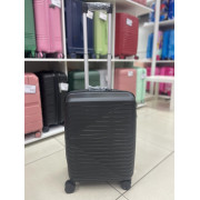 Чемодан 20 дюймов Proxis черный с расширением из полипропилена (ручная кладь)