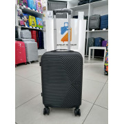 Чемодан 20 дюймов TR Start черный из поликарбоната с расширением (ручная кладь)