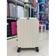 Чемодан 24 дюйма Flux белый из поликарбоната на ригельном замке