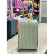 Чемодан 24 дюйма W.zckiss Berg зеленый из поликарбоната 